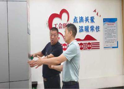 汉川市科协主席调研工会驿站，助力科普设施添新彩