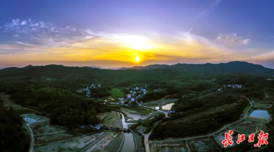 五十九载义务守护烈士墓，72岁老人终圆“见恩人”心愿