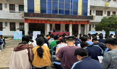 沉湖镇万福中学举行禁毒教育与心理调适专题讲座