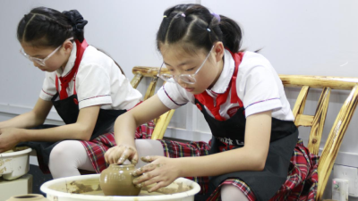 实验小学“非遗探秘小队”体验杨林乌壶的百年技艺