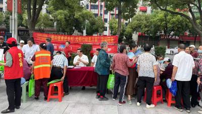 情暖社区 “睛”彩守护｜西湖路社区开展眼科义诊活动