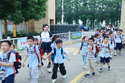 巧搭幼小“过河桥”，引入童年“学习路