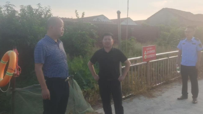 市防溺水工作督导组深入里潭乡曾坡村督导暑期防溺水工作