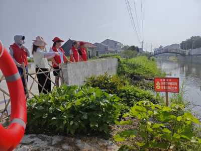 巾帼志愿红 撑起防溺“安全伞”