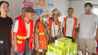 山后湾社区红色驿站：夏日“送清凉”，情暖环卫心