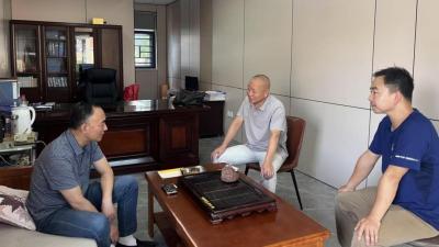 汉川市工商联走访慰问家春秋救援队