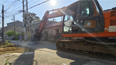修复路面解民忧 畅通出行暖民心