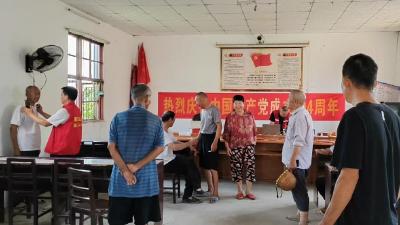 分水镇联合村开展“爱心豆奶送健康 公益拍照留时光”公益活动