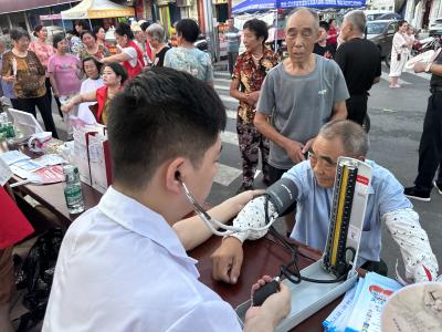公益市集暖麻河 志愿微光映民心