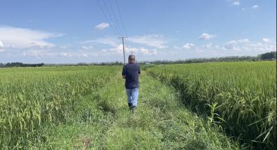 脚下沾泥土 肩上扛责任——脉旺镇祁兆雄的“套鞋”奔走记