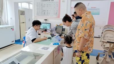 市妇幼保健院助力0-1岁宝宝申领电子接种证，开启便民服务新体验