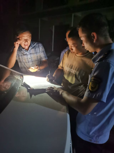动态清零不松劲，夜间宣传不打烊