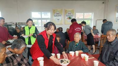 多方联动 与老人们共庆双节！