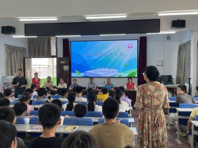 一堂课 点亮青春成长路