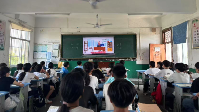 里潭中学禁毒教育第一课开课啦