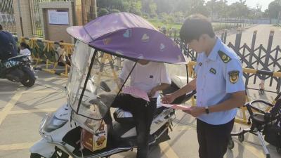 汈东街道综合执法中心开展低速三四轮电动车整治宣传行动