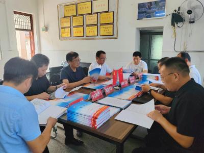 汉川市教育局检查组深入华严农场场直小学开展开学督导