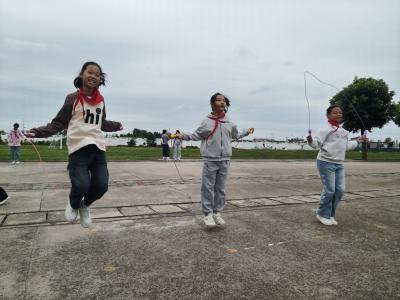 麻河小学：活力绳飞扬 课间“燃”起来