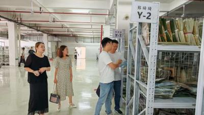 汉川工商联走访调研婵轩服饰 助力回乡企业发展