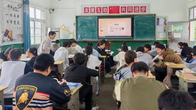 校长有约：深入课堂，为青年教师专业发展精准把脉