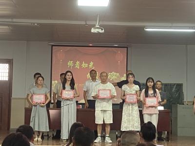 三尺讲台传薪火 一生耕耘育桃李
