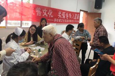 悠悠岁月 敬老情浓 脉旺镇向福利院老人们送关怀