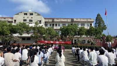 里潭中学举行新学期开学典礼
