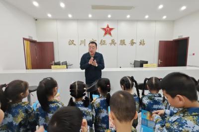 国防教育浸润心田，学子入营共筑长城