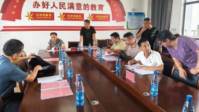 市教育局专家深入中洲小学“把脉”开学工作