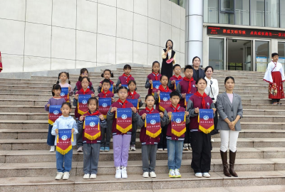 墨香书韵润校园，“三美”班级树标杆