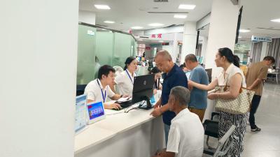 “五访五看”送政策 多病老人享保障