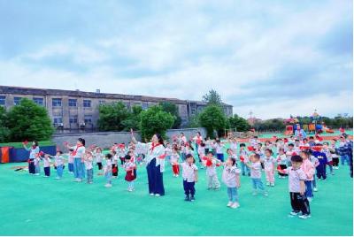 童心颂祖国  歌声献华诞