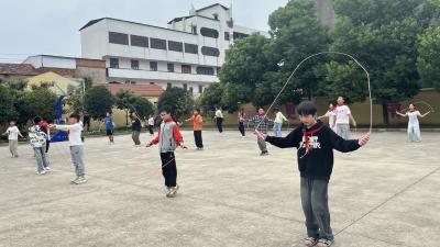 三汊中心小学：“绳”采飞扬 欢乐浪潮席卷校园