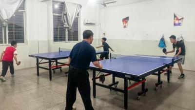 马口镇邱子小学：乒乓球室灯光亮 师生健身忙