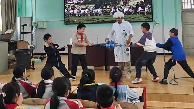 趣味实验进课堂 回龙镇小学生沉浸式感受科学魅力