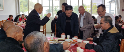 情暖中秋：中洲农场慰问福利院老人