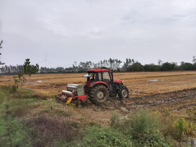 湾潭乡：科技助农 秋播秋种生产忙