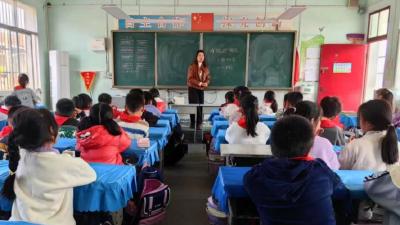 为成长注入“强心剂” 脉旺镇北街小学组织主题班会活动