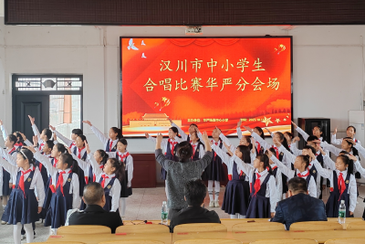 华严：歌声里的少年气 