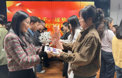 青蓝携手 逐梦前行——汉川市城关小学“青蓝工程”师徒结对仪式圆满举行