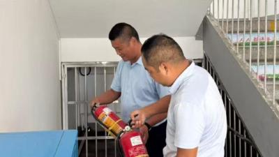 里潭乡胜一中心小学开展校园安全专项检查行动