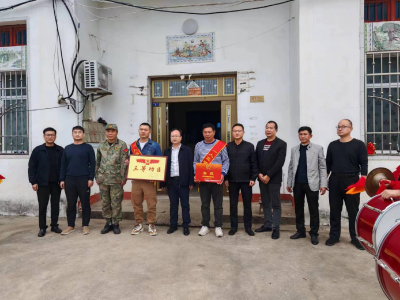 中洲农场送喜报上门