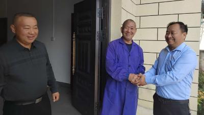 重阳送祝福 杨林小学开展退休教师慰问活动