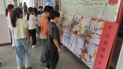 分水中学举办“庆国庆”手抄报活动：一笔一画皆是深情告白