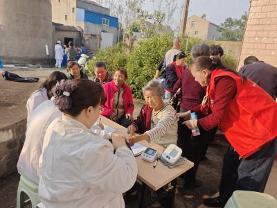 马鞍乡：为农村老人送上重阳健康礼