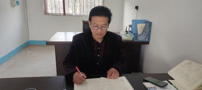 “全科教师”潘雄飞坚守教育38年 守护学子求学梦