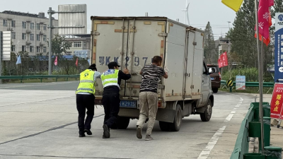 货车突发故障，收费站暖心救助