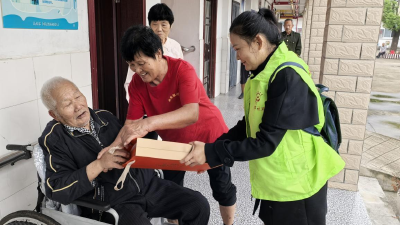 城隍镇：中秋送温暖 关爱老人心