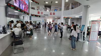 节后办事高峰“不缺位” 高效服务暖民心
