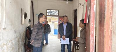 孝感市调研农村分散特困人员生活状况